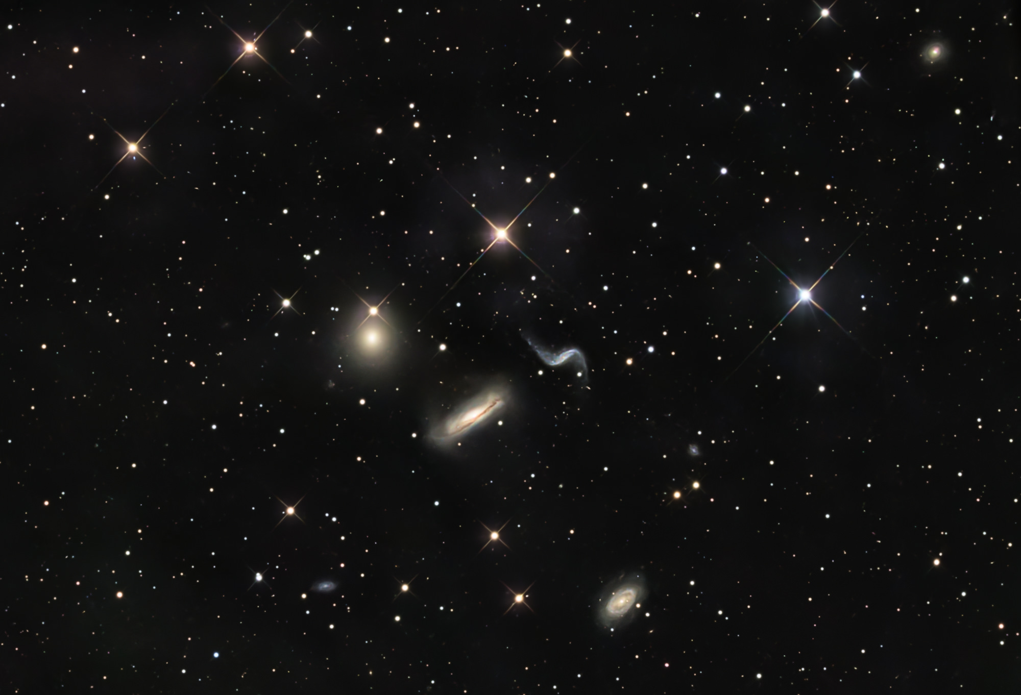 Hickson 44 ist eine Galaxiengruppe im Sternbild Löwe in rund 80 Millionen Lichtjahren Entfernung, die insgesamt vier Galaxien mit den Katalognummern NGC 3185, 3187, 3190 und 3193 enthält.